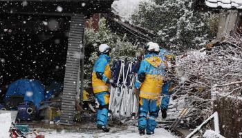 ثلوج وأعمال إغاثة بعد زلزال اليابان في يناير 2024 (فرانس برس)