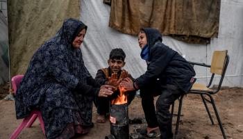 وسائل التدفئة محدودة في قطاع غزة (عبد زقوت/الأناضول)
