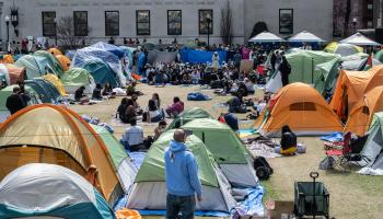 طلاب جامعة كولومبيا مستمرّون في التحرك لتحقيق المطالب (ستيفاني كيث/ Getty)