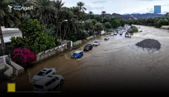 أعلنت اللجنة الوطنية لإدارة الطوارئ في سلطنة عمان، اليوم الثلاثاء، عن مصرع ما لا يقل عن 18 شخصا بسبب الأمطار الغزيرة التي تشهدها البلاد خلال الأيام الأخيرة، موضحة أن من بين الضحايا حوالي 10 تلاميذ جرفتهم سيارة، إضافة إلى شخص بالغ.