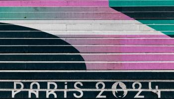 درج في ساكر كور في باريس رُسم عليه أولمبياد باريس يوم 28 نيسان/أبريل الماضي (فرانس برس)