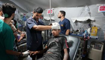 إسعافات أولية في عيادة تل السلطان بمدينة رفح (محمود بسام/الأناضول)