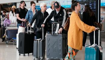 مسافرين في مطار سان فرانسيسكو - ولاية كاليفورنيا - 26 مايو(Getty)