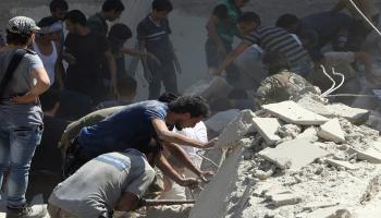 قصف إدلب -اقتصاد-11-9-2016 (إبراهيم أبوليث/الأناضول)