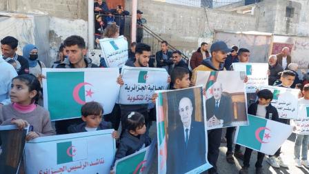 تجمع سابق للجالية الجزائرية في غزة للمطالبة بالإجلاء (العربي الجديد)