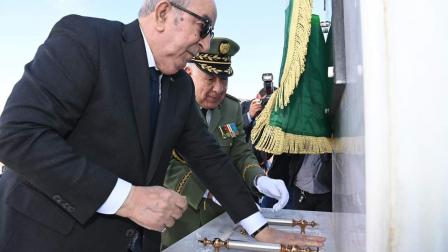 الرئيس الجزائري أثناء تدشينه أحد المشاريع بولاية خنشلة، 30/5/2024 (فيسبوك)