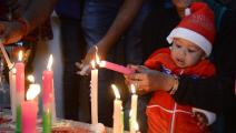 طفل وشموع في عيد الميلاد في الهند - مجتمع